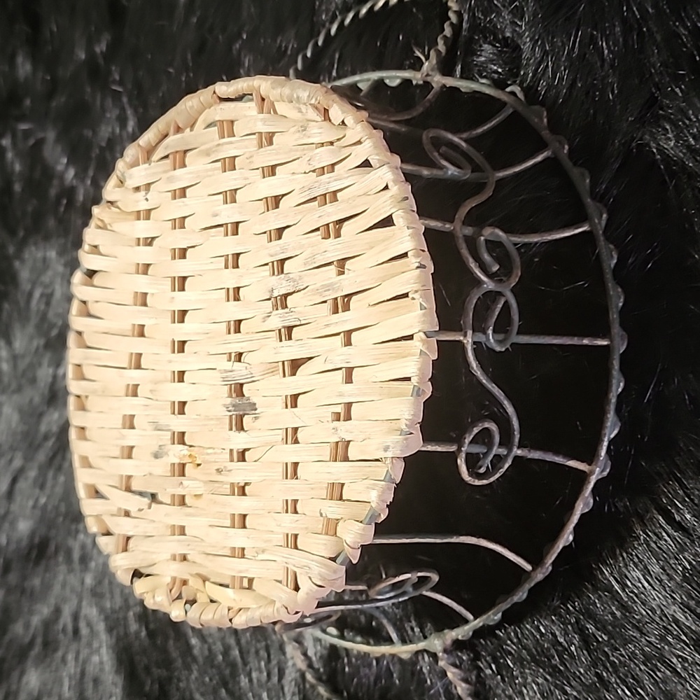Elegant Woven Basket with Metal Accents. Vintage. - Picture 6 of 6